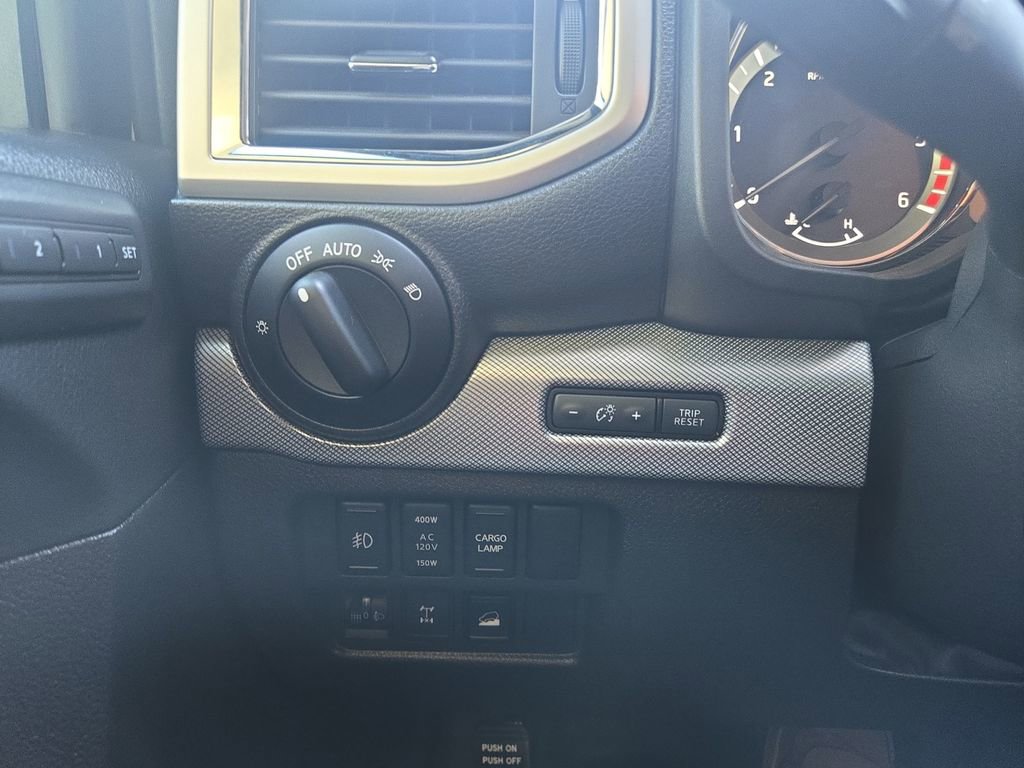 Used 2019 Nissan Titan PRO-4X w/ Pro-4x Convenience Package AWD/4WD image 25