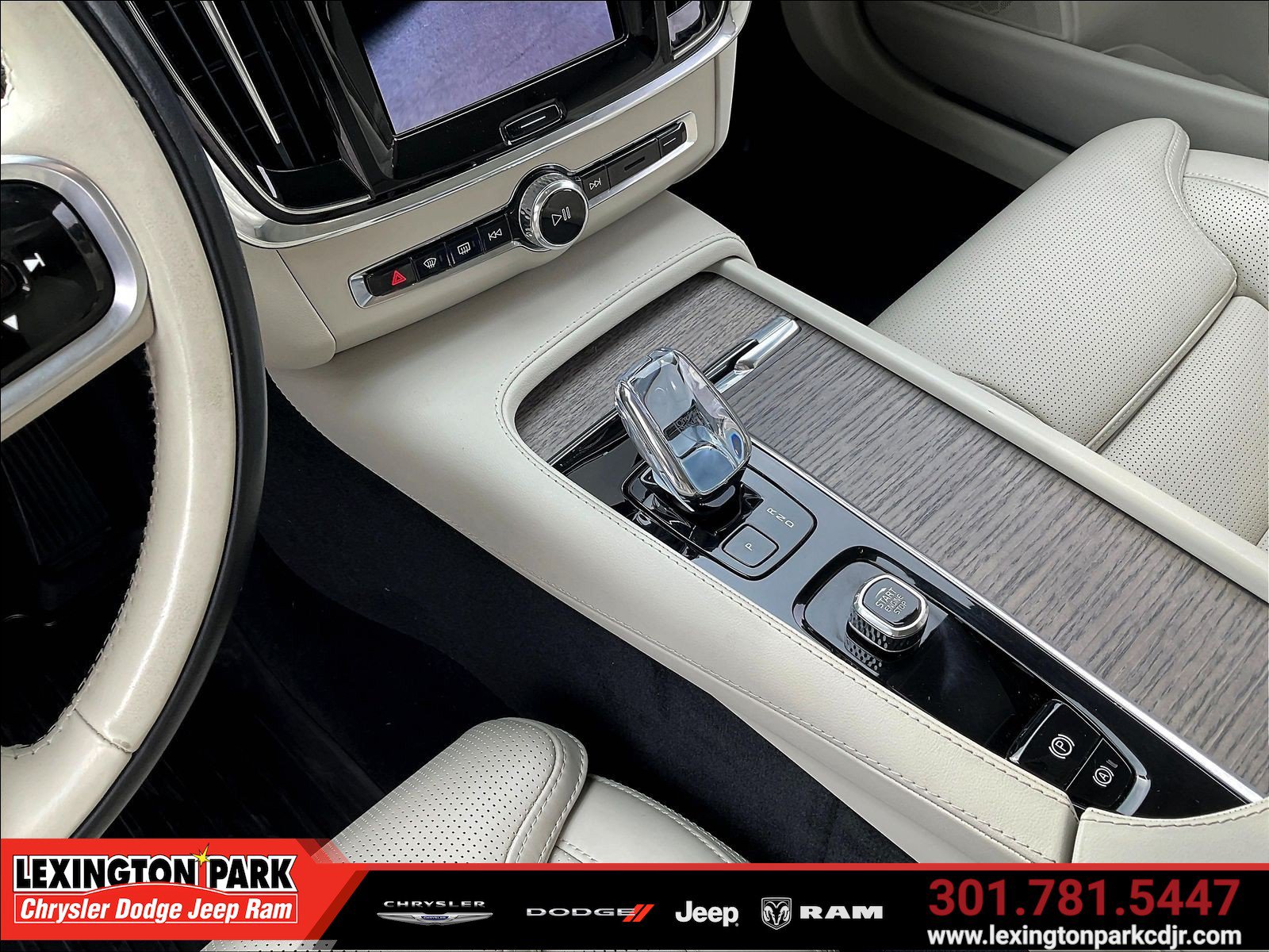 Used 2023 Volvo V90 B6 Cross Country Ultimate AWD/4WD image 17