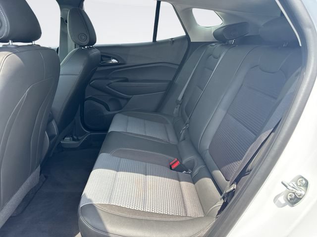Used 2025 Chevrolet Trax LT w/ LT Convenience Package FWD image 21