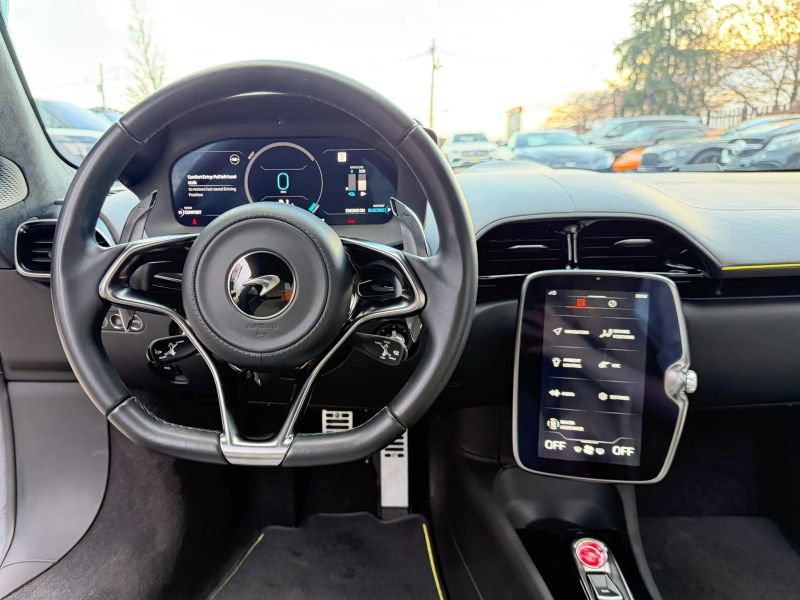 Used 2023 McLaren Artura image 20