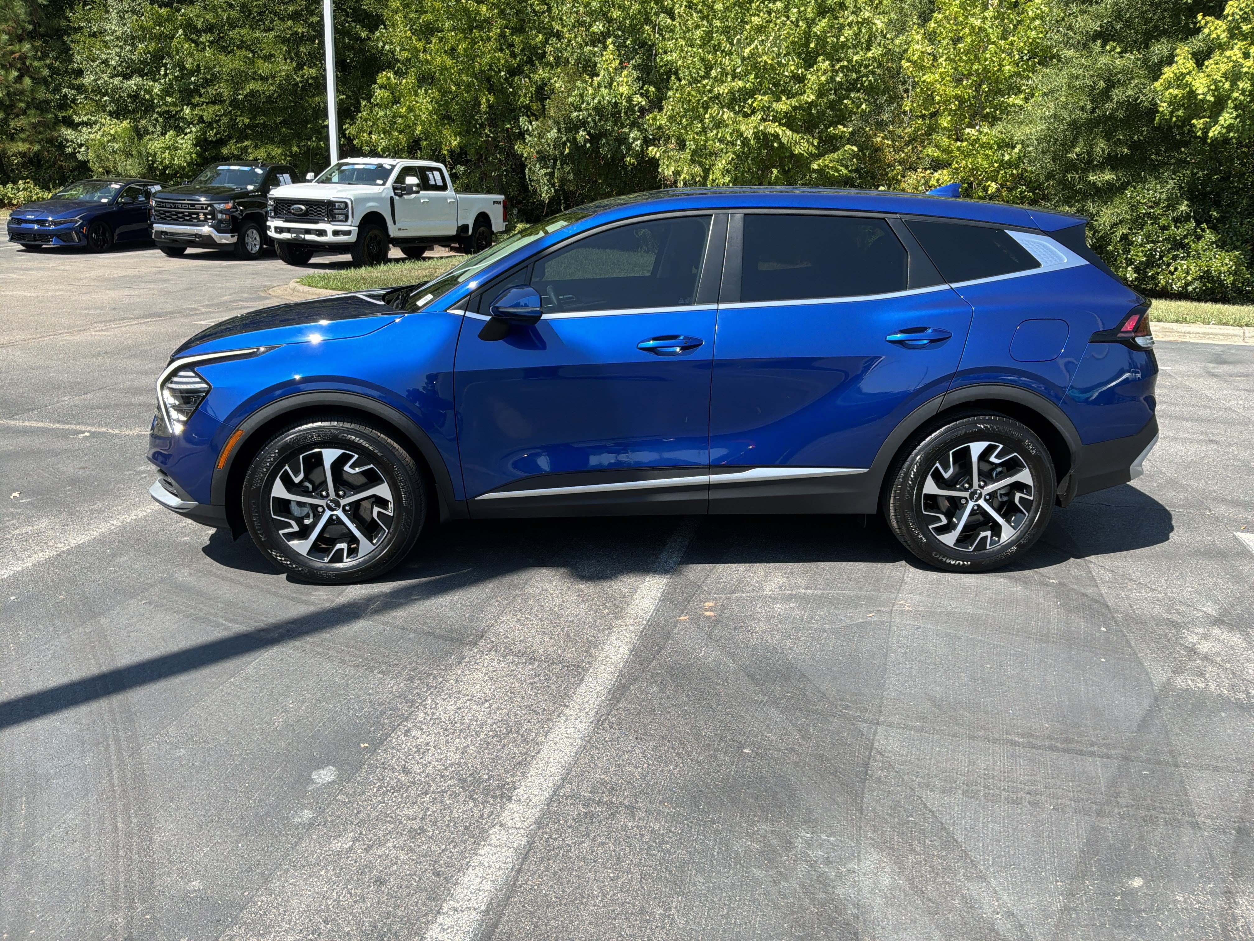 Used 2025 Kia Sportage EX FWD image 7