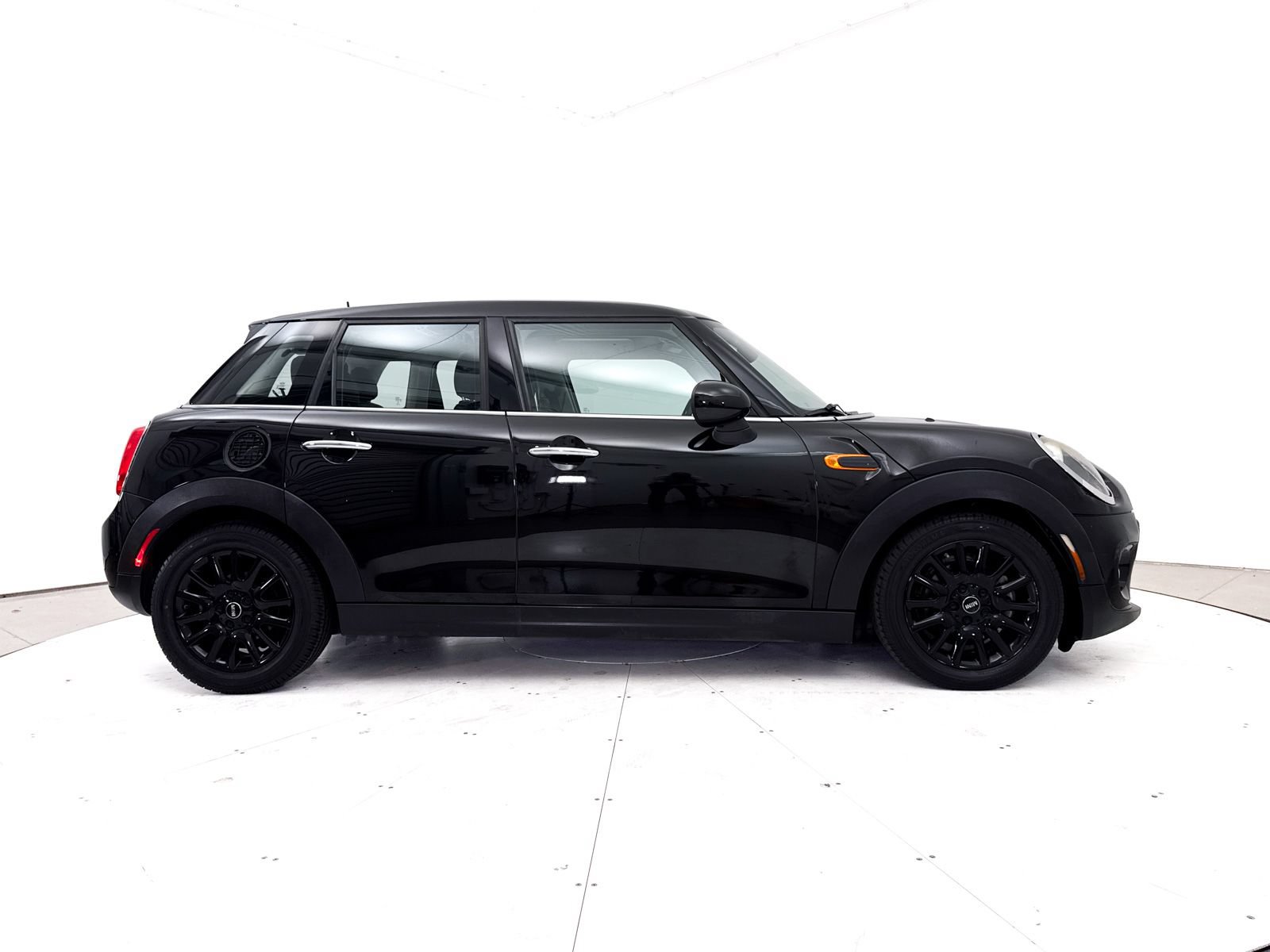 Used 2017 MINI Cooper 4-Door Hardtop FWD image 34