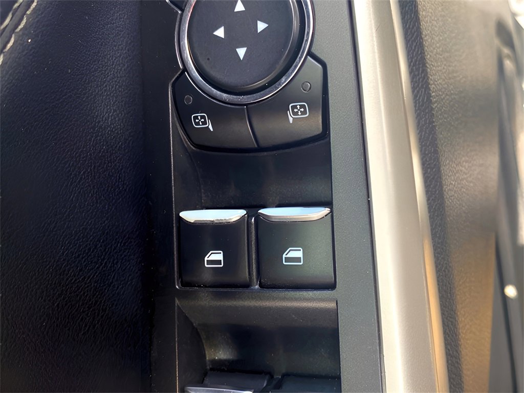 Used 2022 Ford Explorer XLT image 19