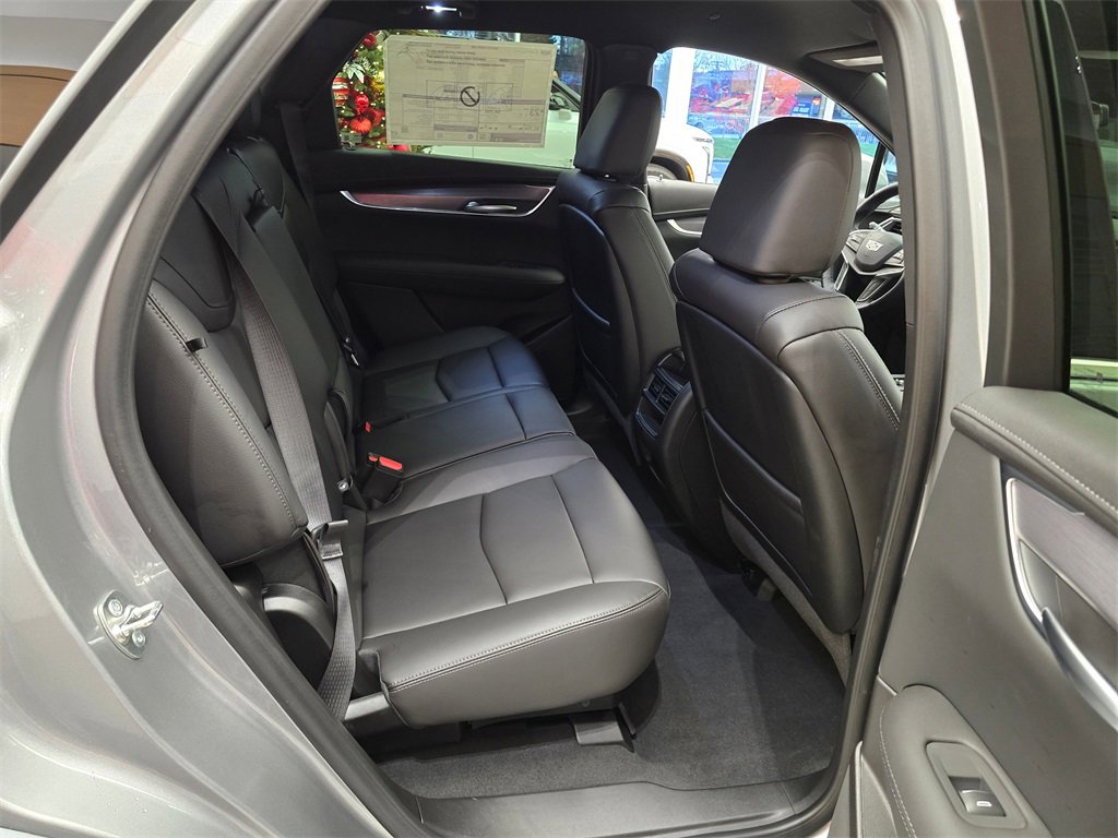 New 2025 Cadillac XT5 Luxury image 12