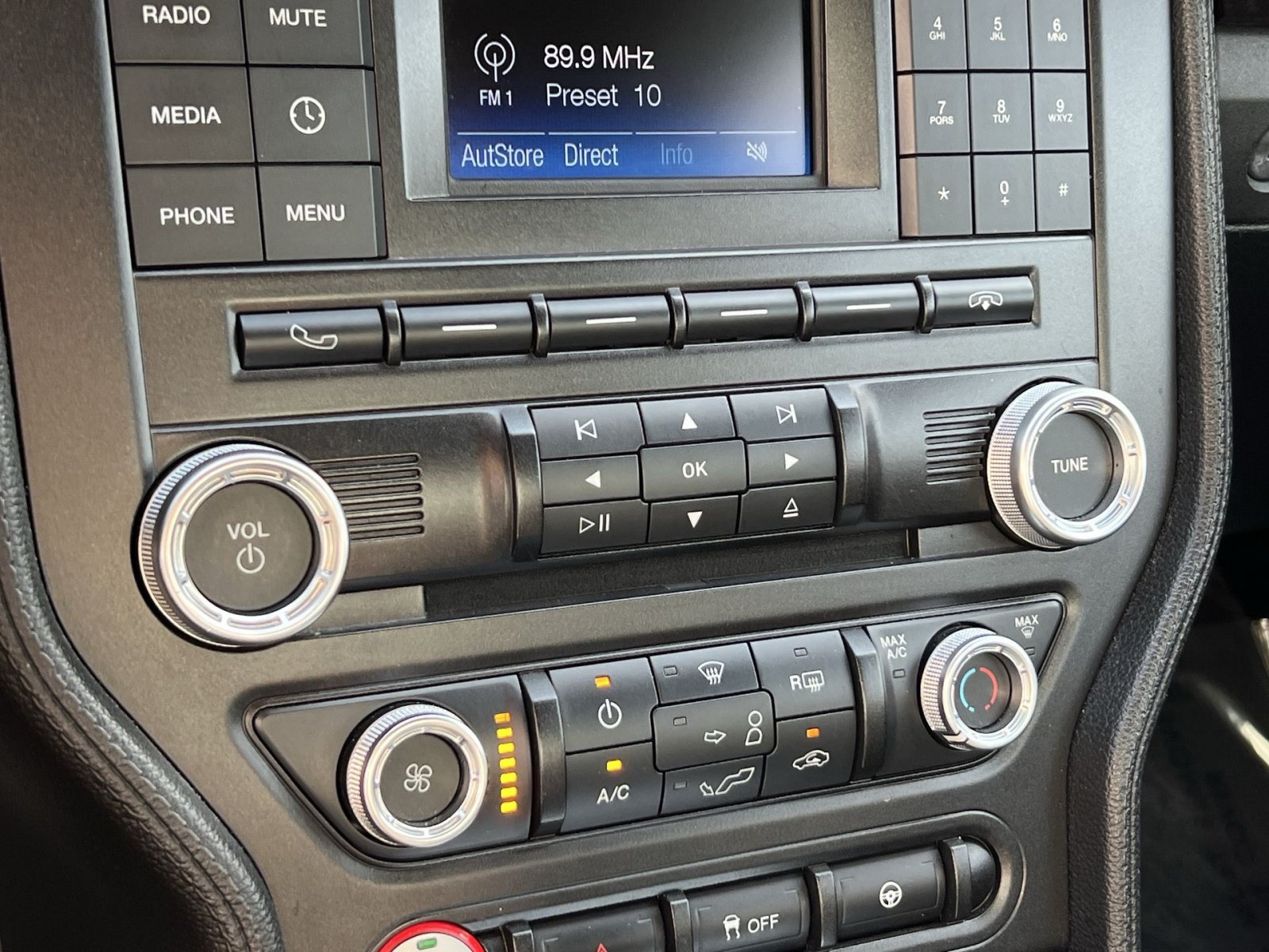 Used 2015 Ford Mustang Coupe RWD image 18