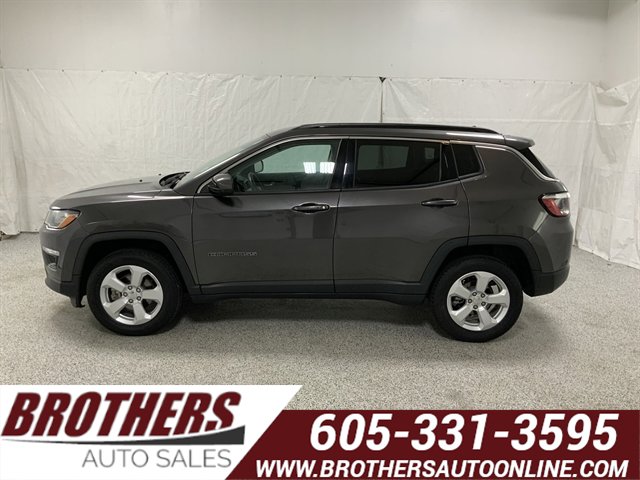 Used 2021 Jeep Compass Latitude image 1