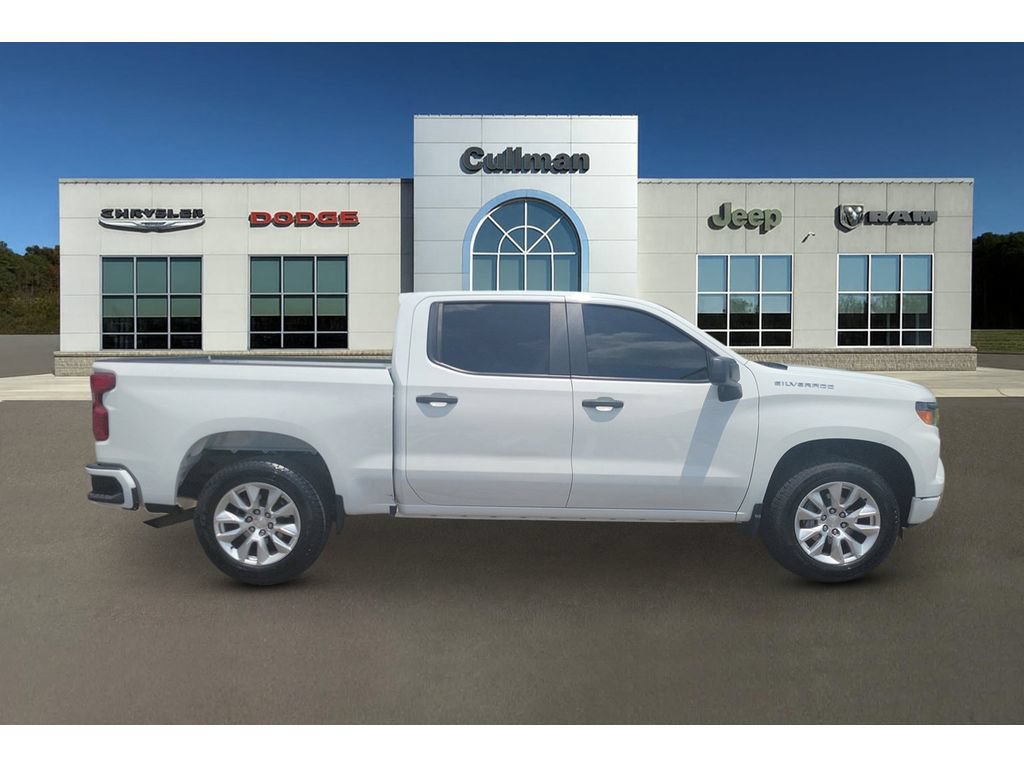 Used 2023 Chevrolet Silverado 1500 Custom AWD/4WD image 2