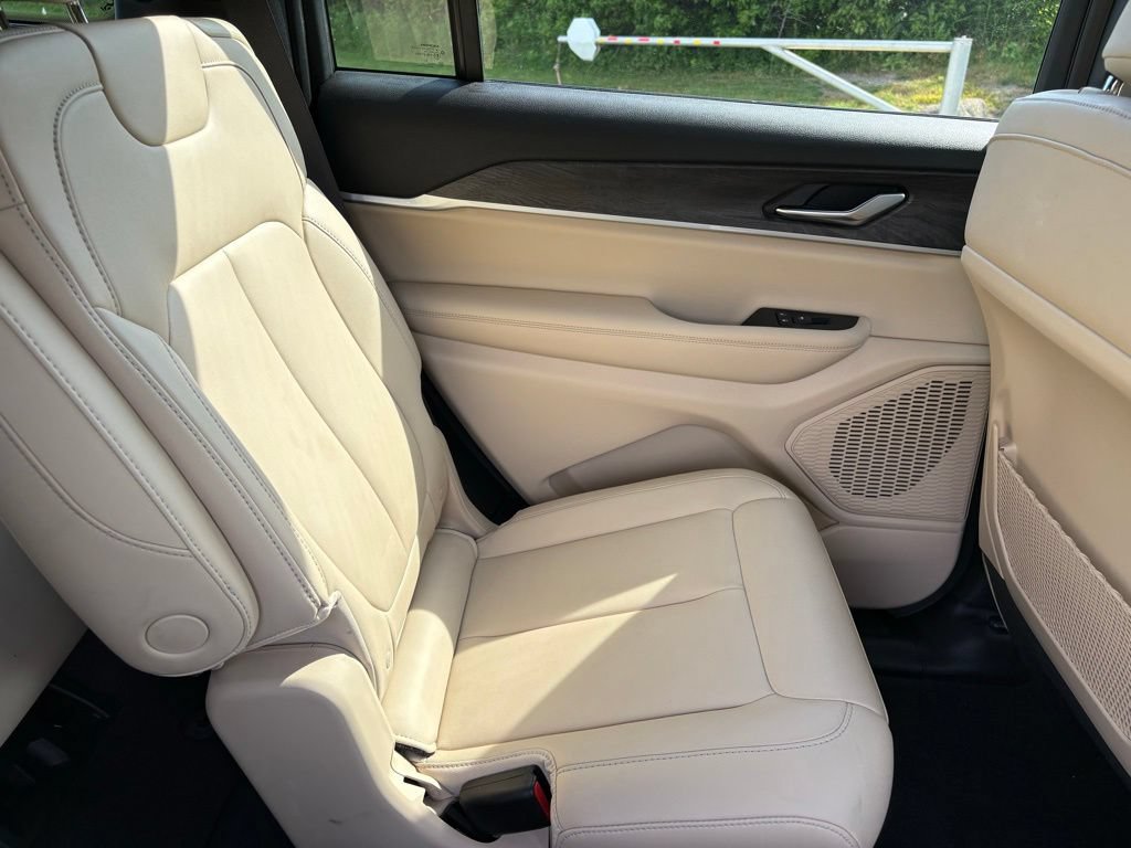 Used 2023 Jeep Grand Cherokee L Limited AWD/4WD image 39