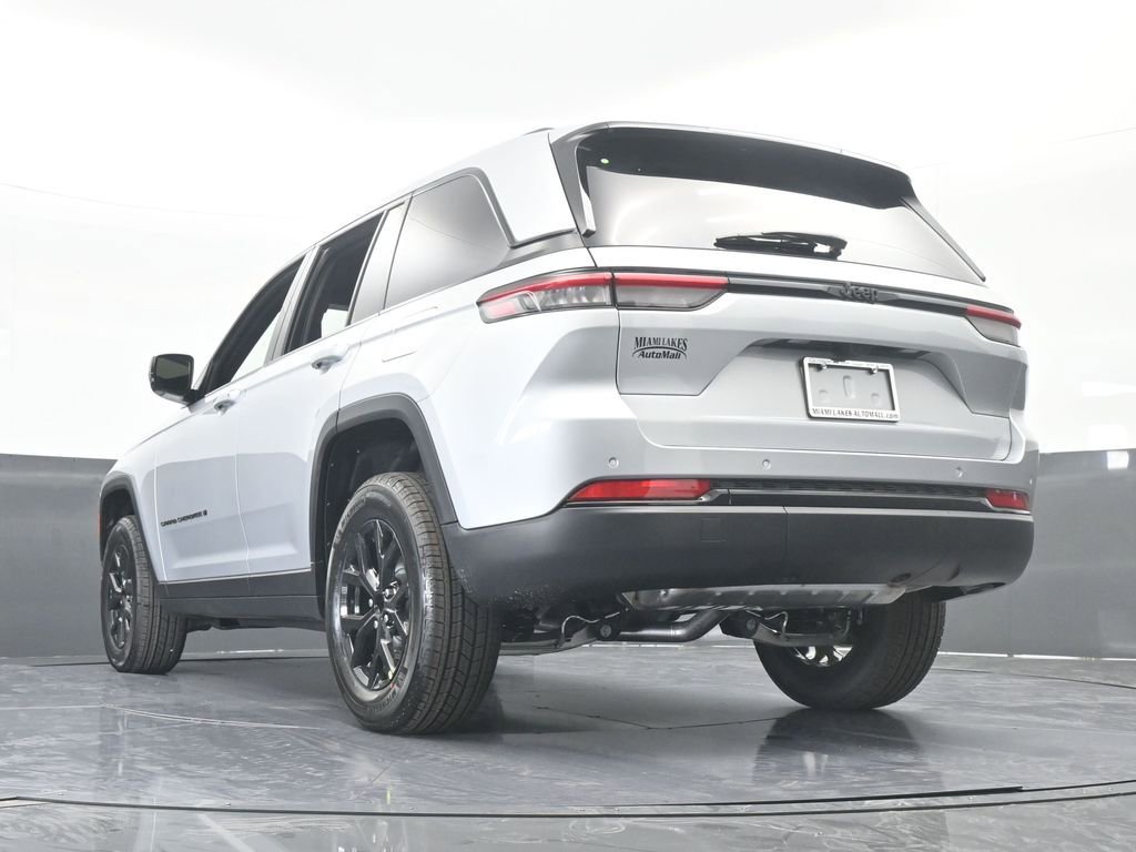 New 2025 Jeep Grand Cherokee Altitude image 52