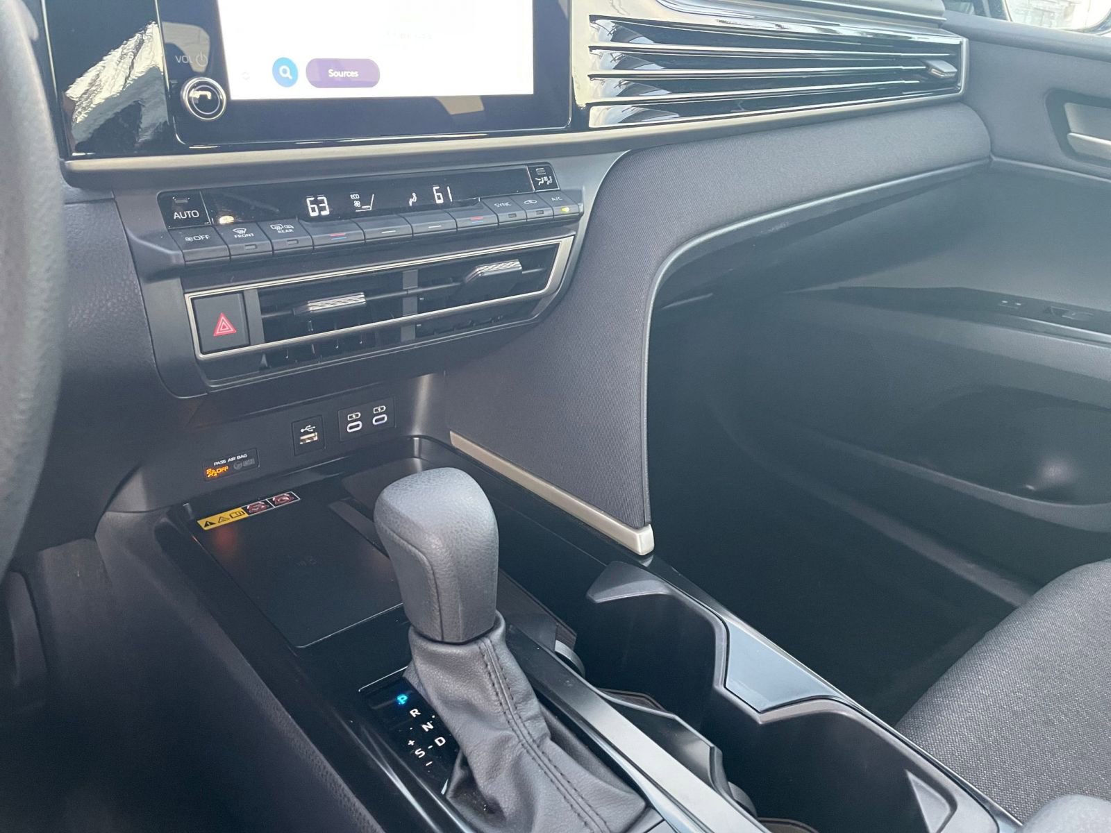 Used 2025 Toyota Camry LE image 35