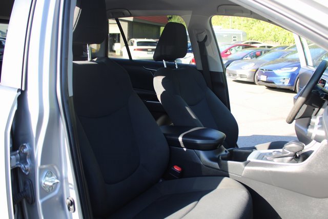 Used 2022 Toyota RAV4 LE image 20