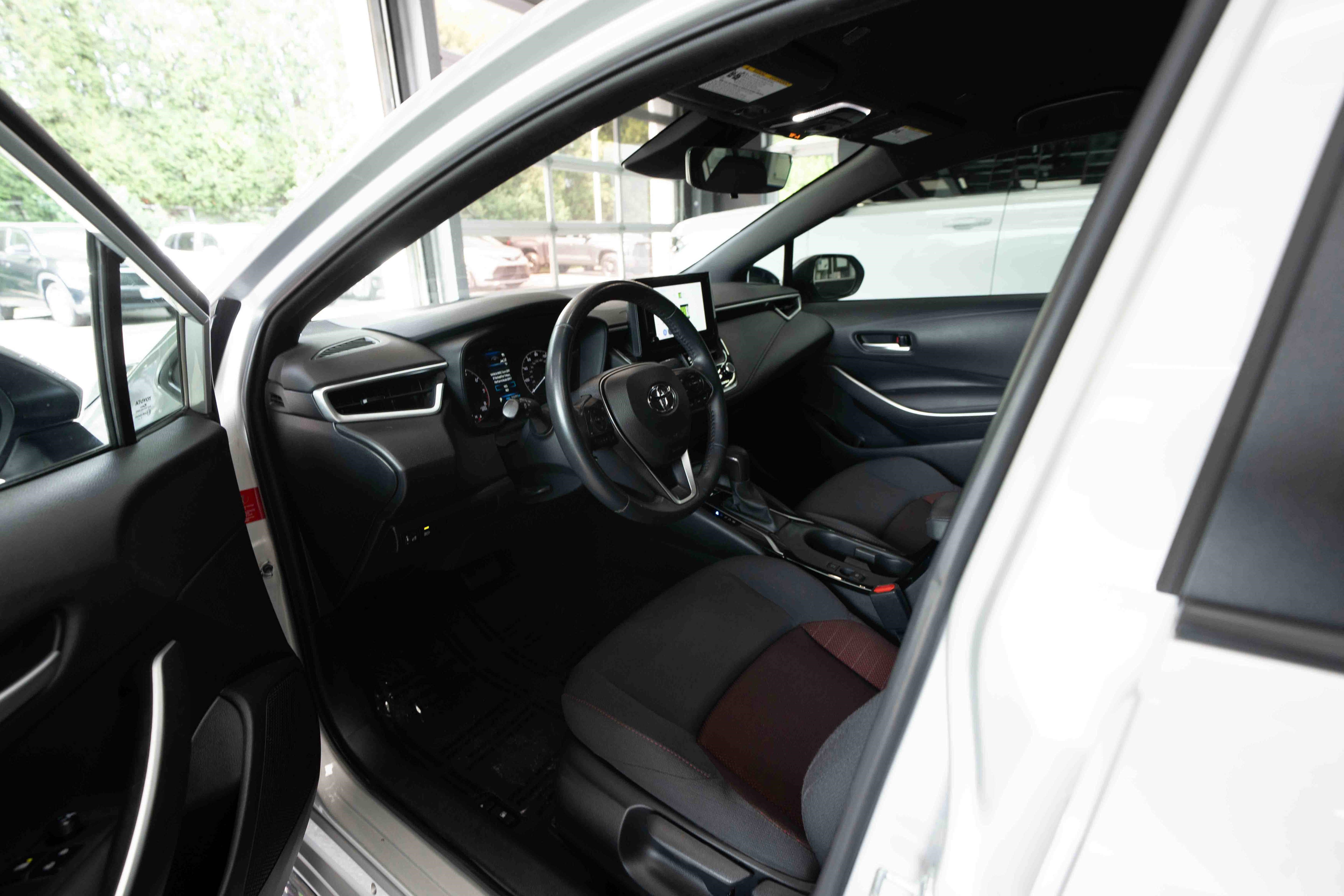 Used 2024 Toyota Corolla SE FWD image 8