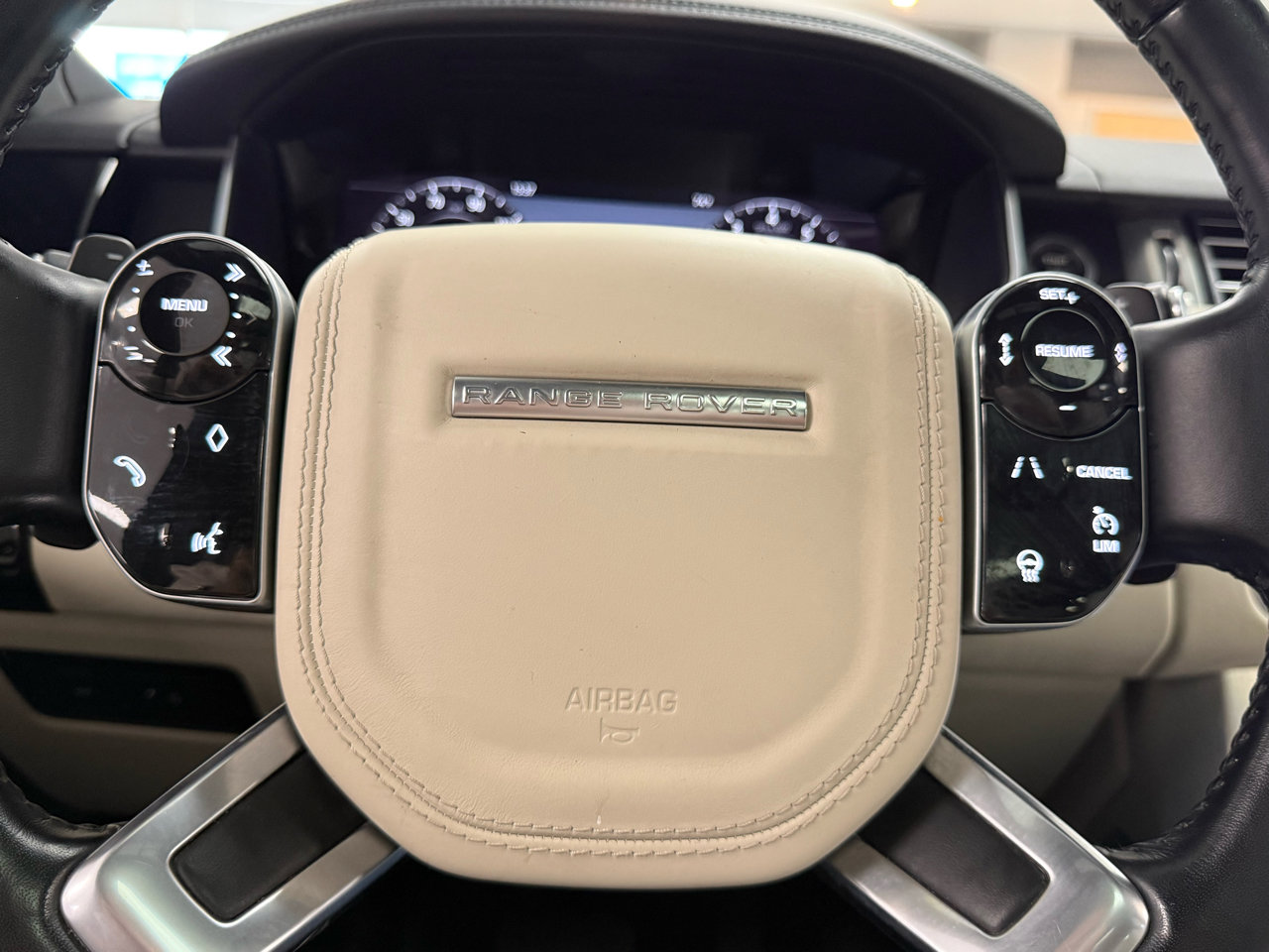 Used 2019 Land Rover Range Rover HSE image 14