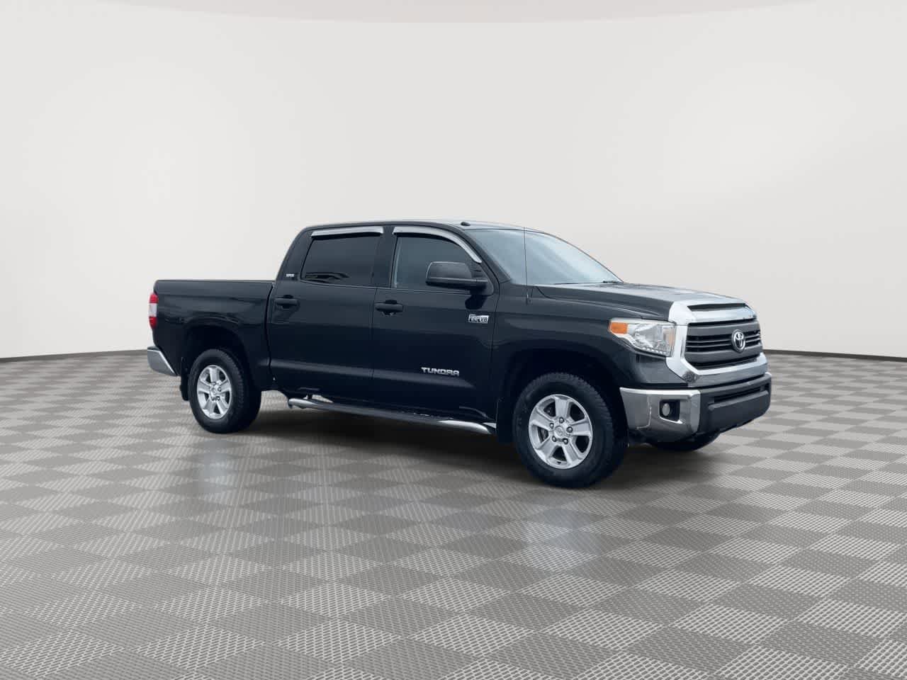 Used 2015 Toyota Tundra SR5 w/ SR5 Upgrade Package image 2