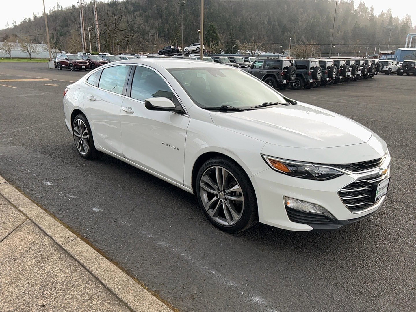 Used 2023 Chevrolet Malibu LT FWD image 3