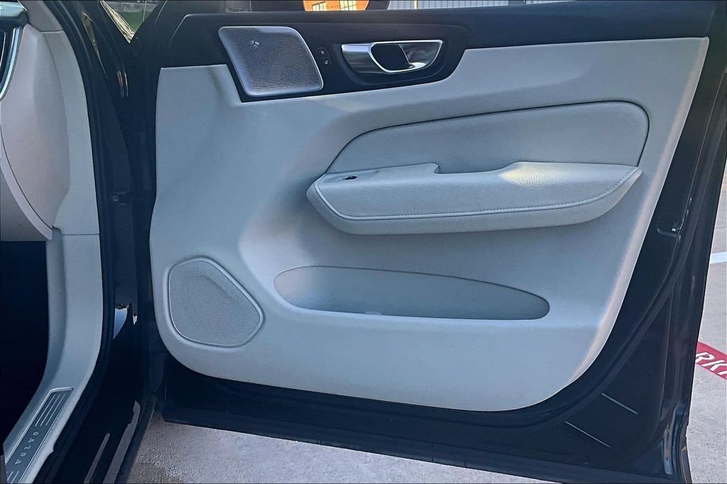 Used 2018 Volvo XC60 T6 Inscription w/ Convenience Package AWD/4WD image 25