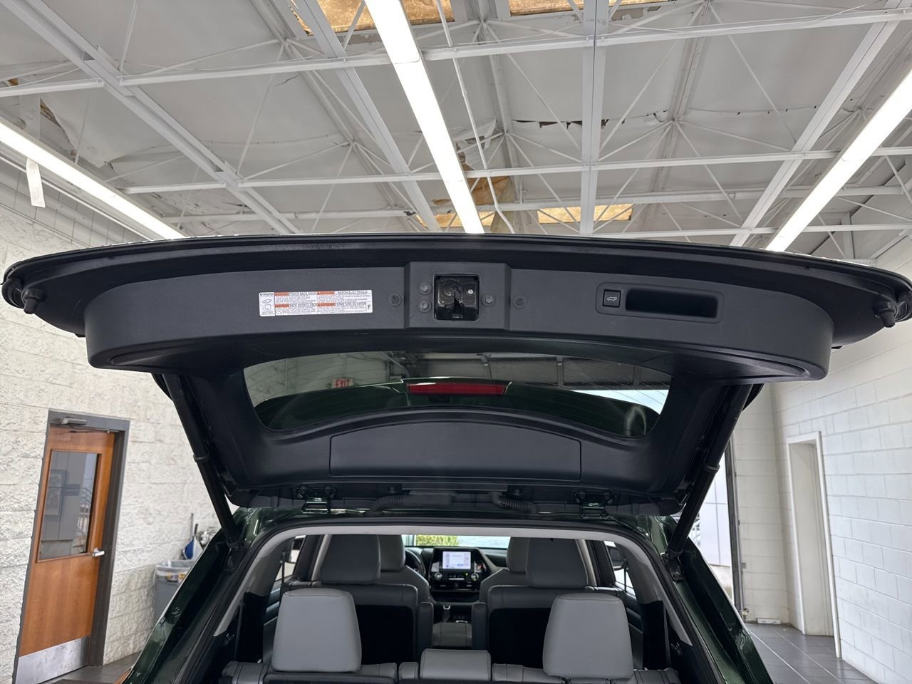 Used 2023 Toyota Highlander XLE image 11