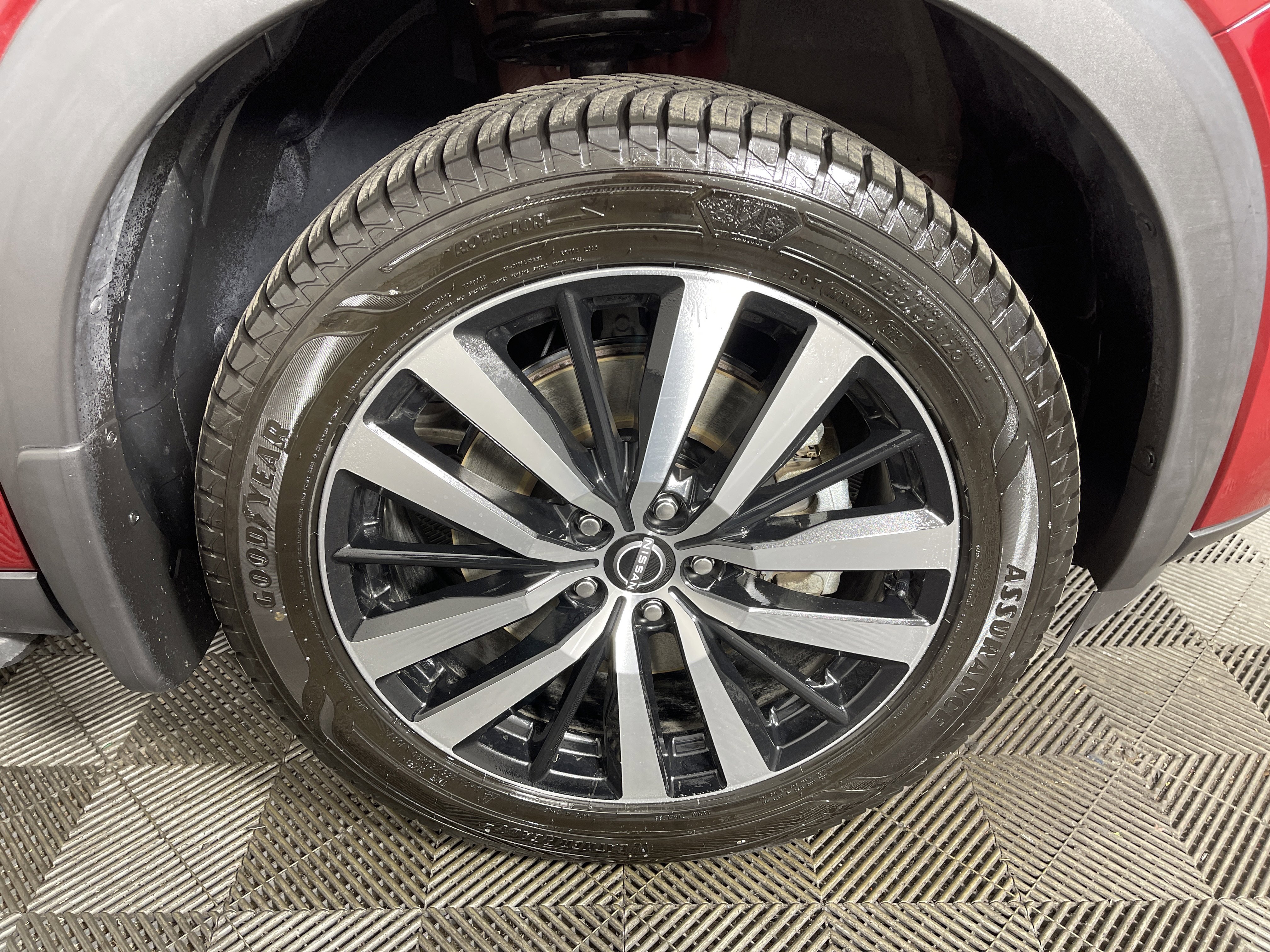 Used 2023 Nissan Pathfinder Platinum w/ Cargo Package image 9