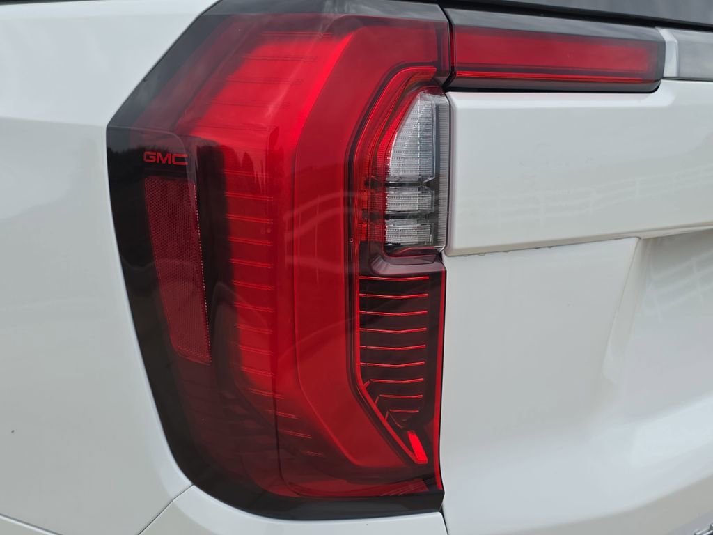 Used 2025 GMC Yukon XL AT4 w/ AT4 Premium Package AWD/4WD image 34