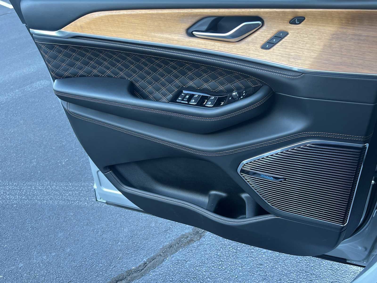 Used 2023 Jeep Grand Cherokee L Summit image 16