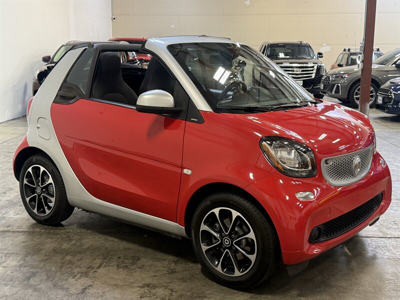 Used 2017 smart fortwo passion RWD image 11