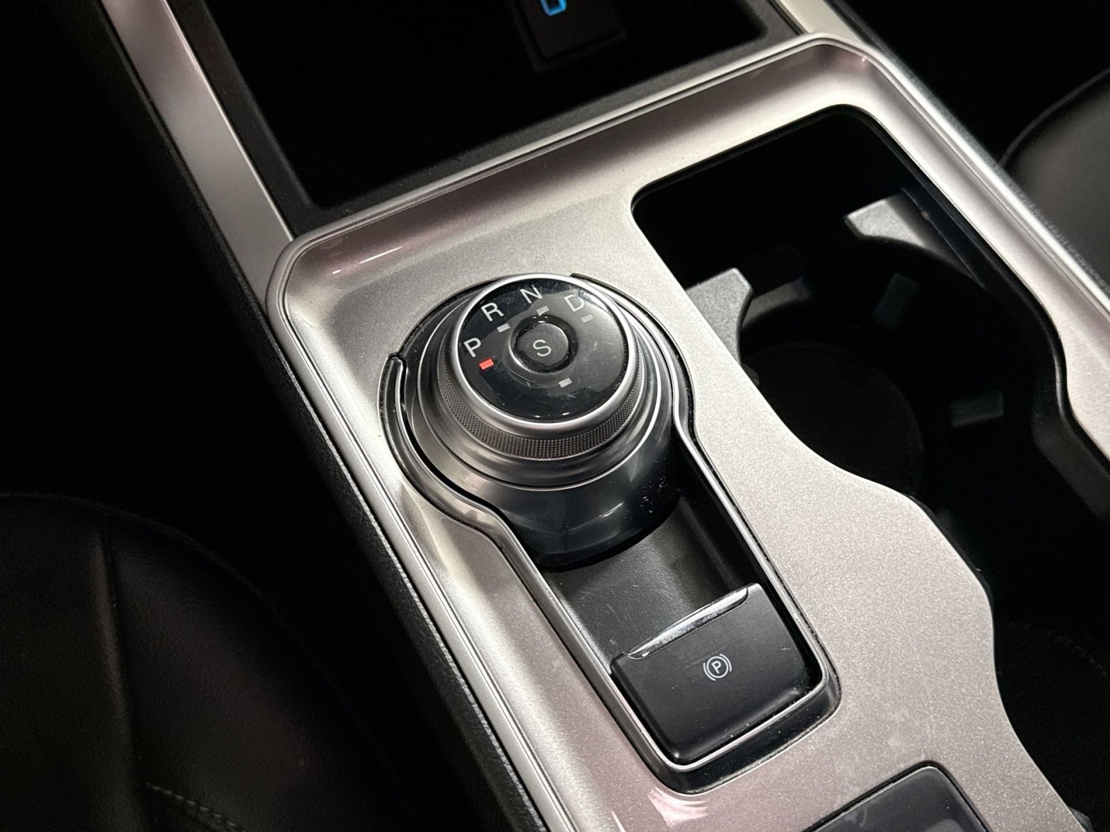 Used 2024 Ford Edge SEL image 21