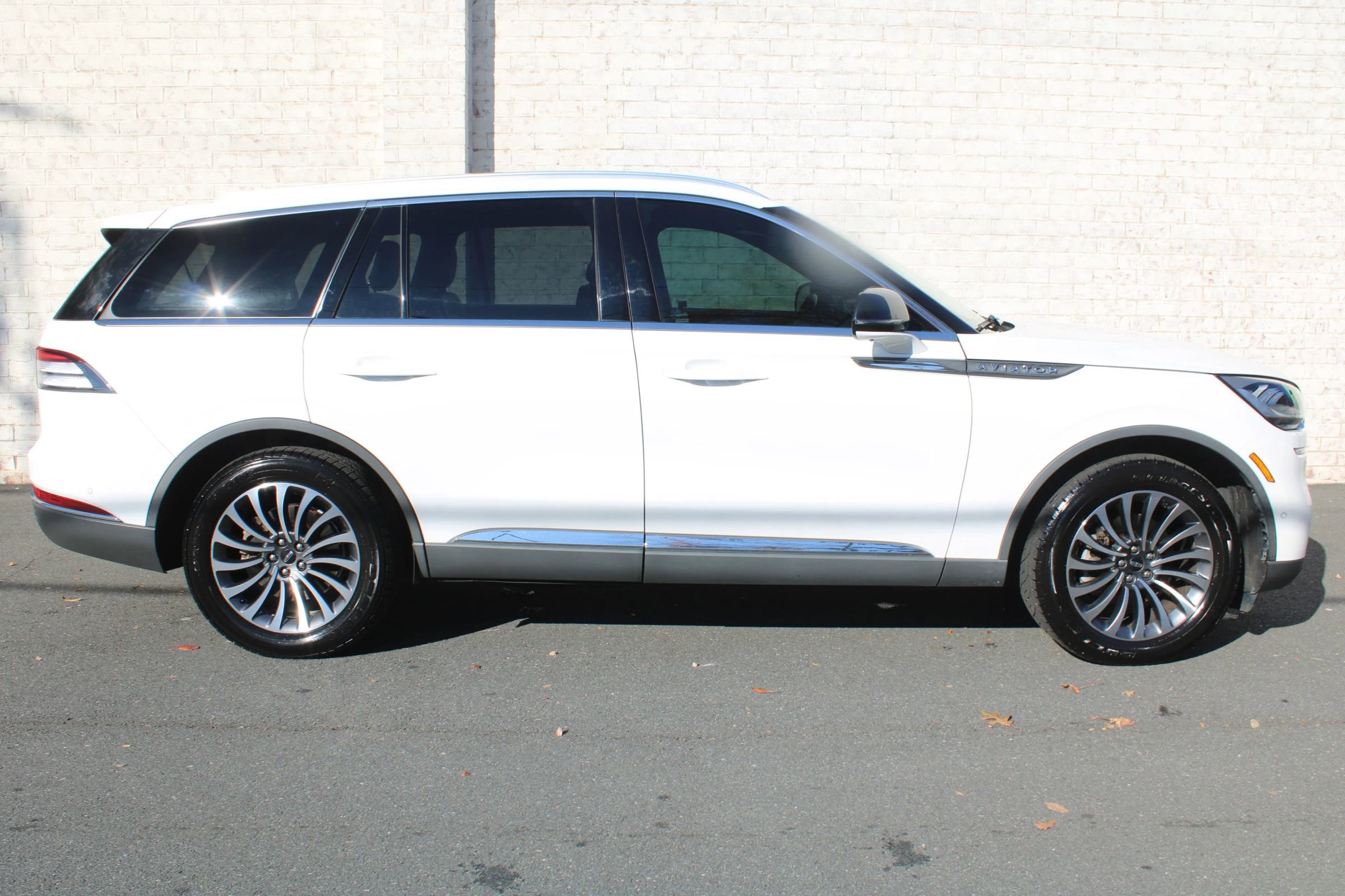 Used 2020 Lincoln Aviator Reserve w/ Equipment Group 201A image 10