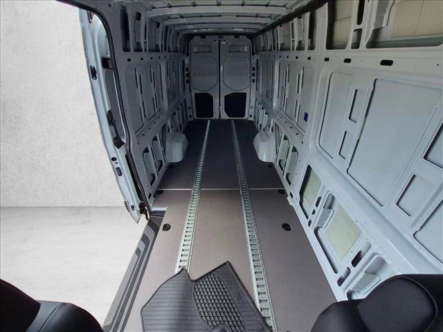 Used 2025 Mercedes-Benz Sprinter 2500 image 16