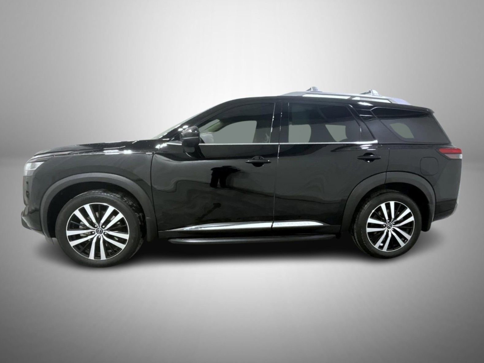 Used 2023 Nissan Pathfinder Platinum image 7