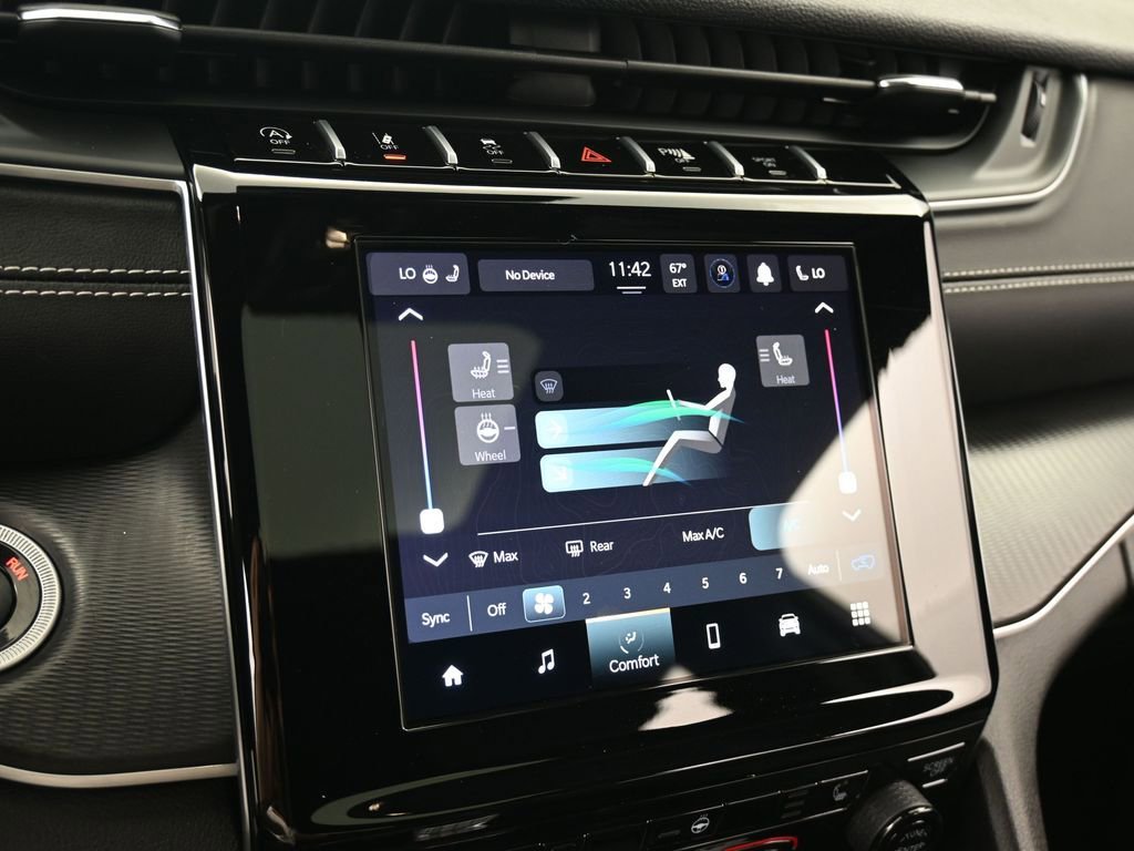 Used 2024 Jeep Grand Cherokee Altitude image 18