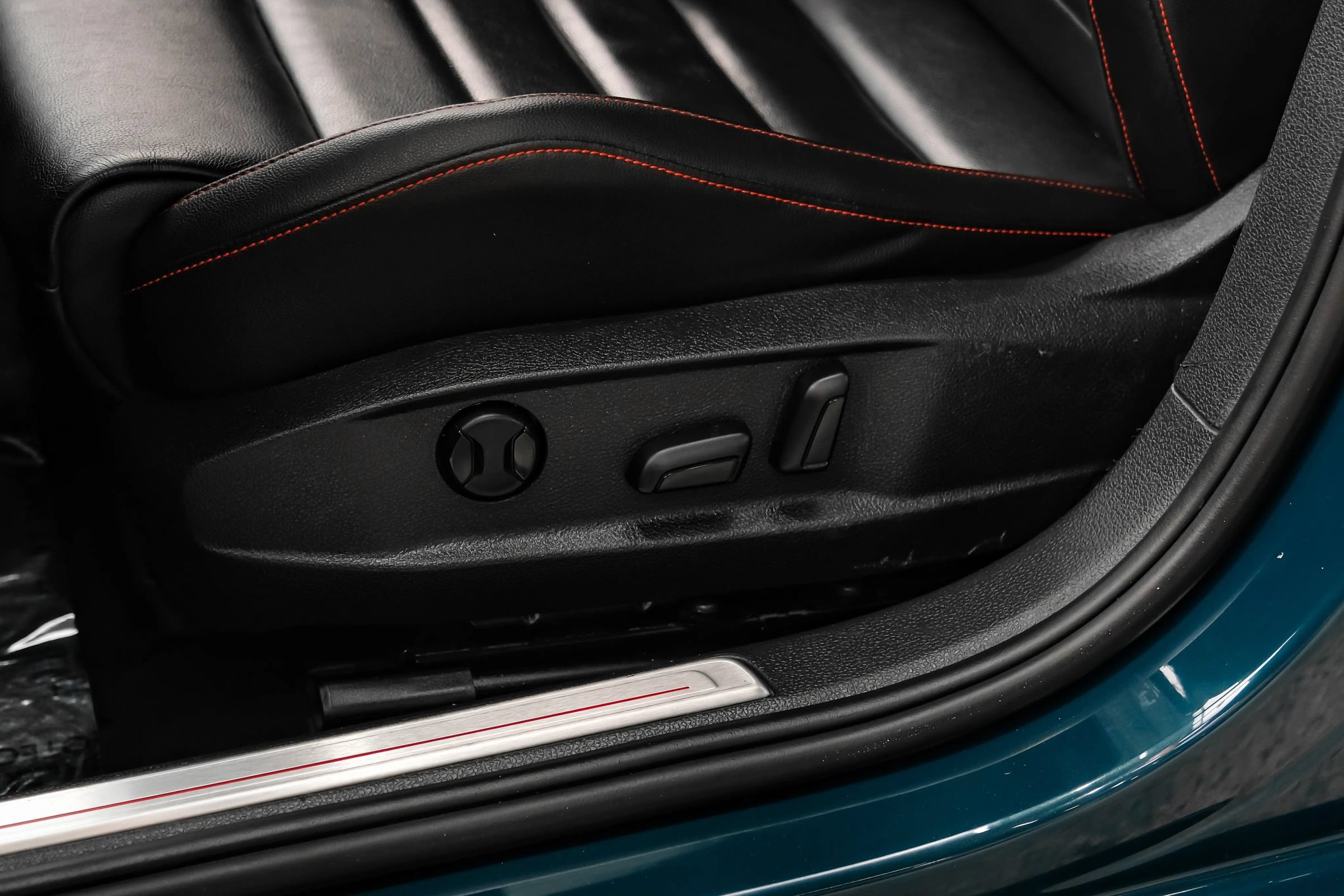 Used 2019 Volkswagen GTI S FWD image 40