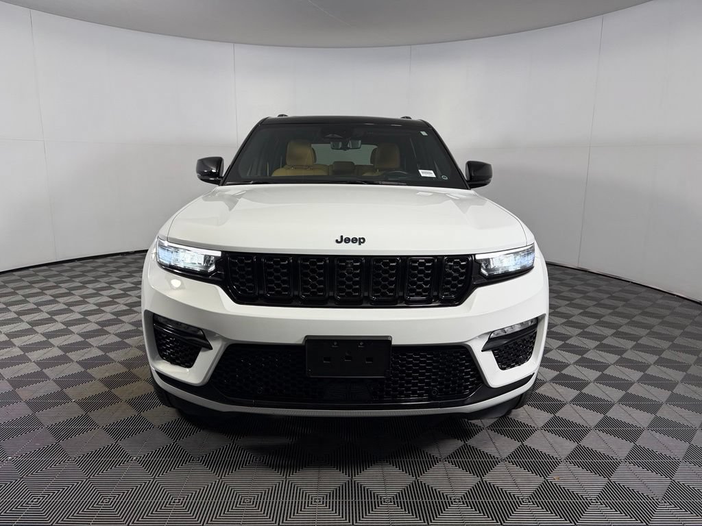 Used 2023 Jeep Grand Cherokee Summit AWD/4WD image 2