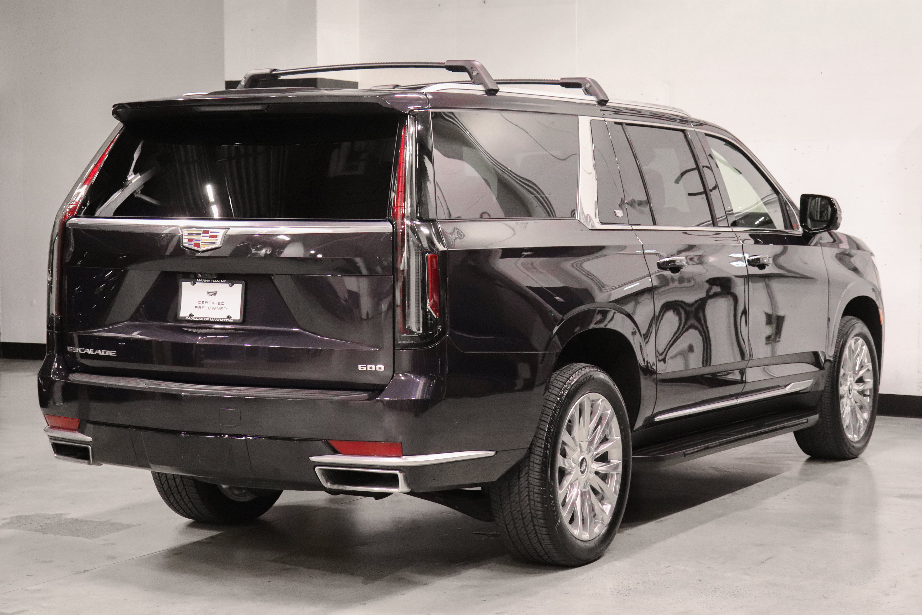 Used 2023 Cadillac Escalade ESV Premium Luxury AWD/4WD image 5