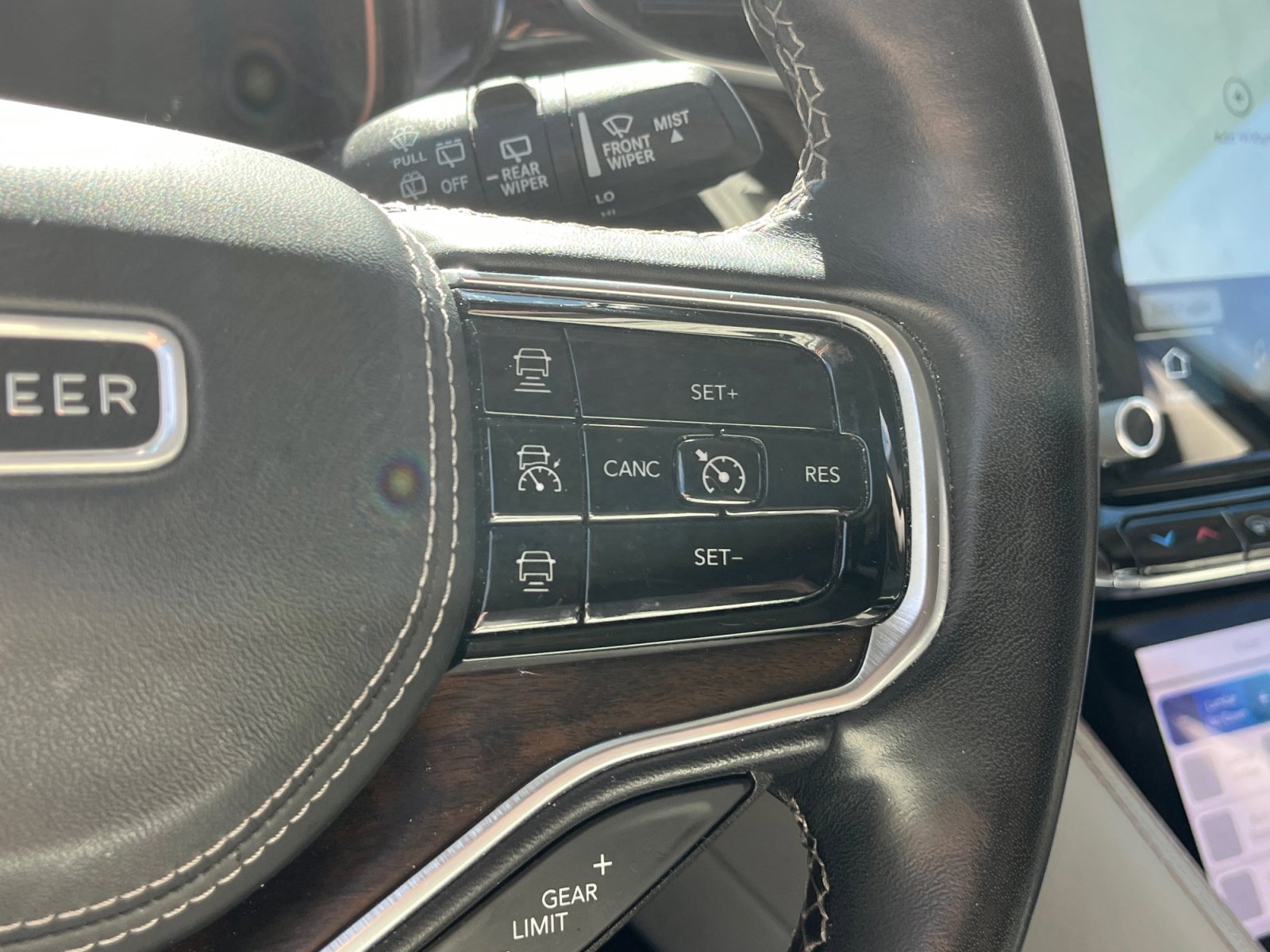 Used 2022 Jeep Grand Wagoneer Series II w/ Premium Group II image 18