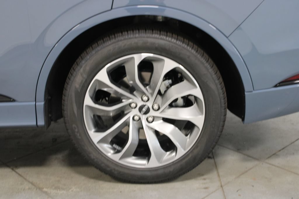 New 2026 Lincoln Aviator 2WD w/ Jet Appearance Package image 17