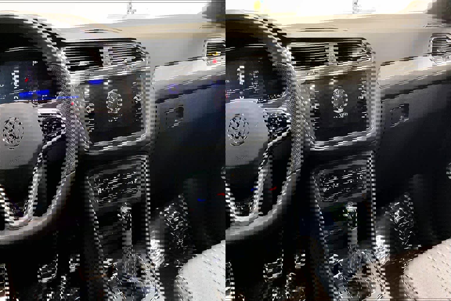 Used 2024 Volkswagen Tiguan SE R-Line image 9