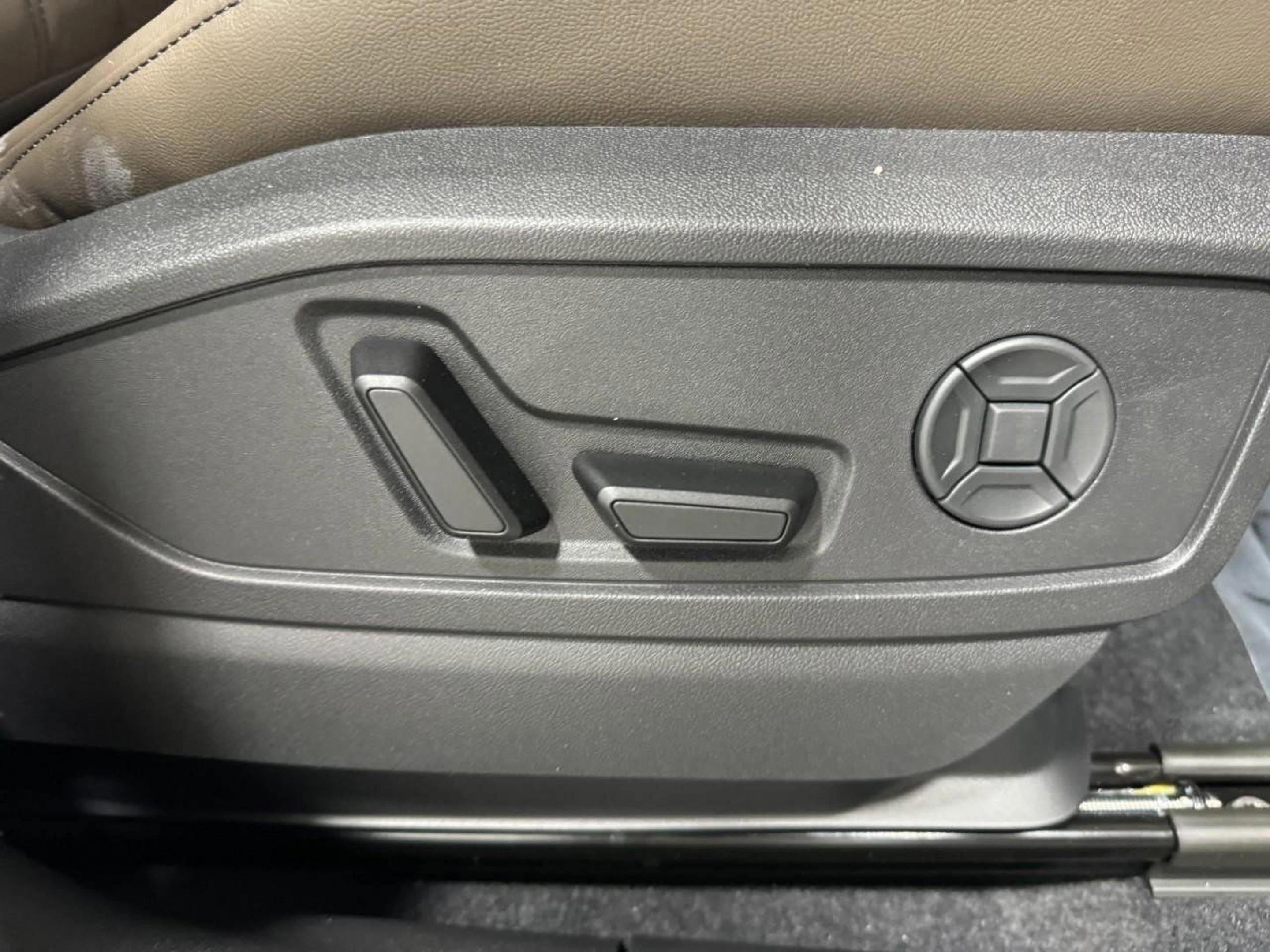 New 2025 Audi Q5 Premium image 18