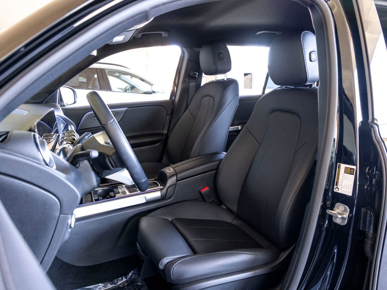 Used 2025 Mercedes-Benz GLB 250 image 15