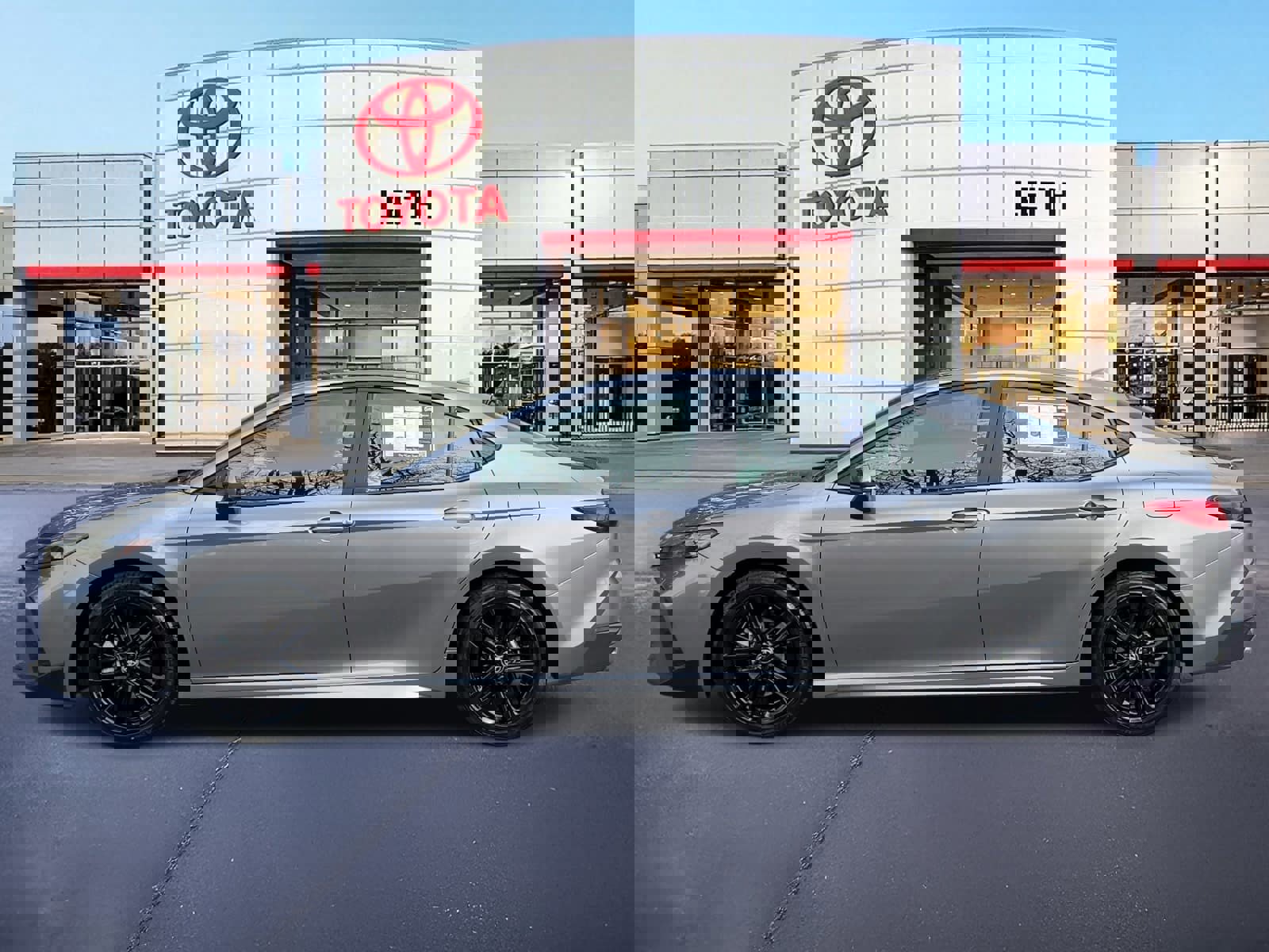 Used 2025 Toyota Camry SE image 8