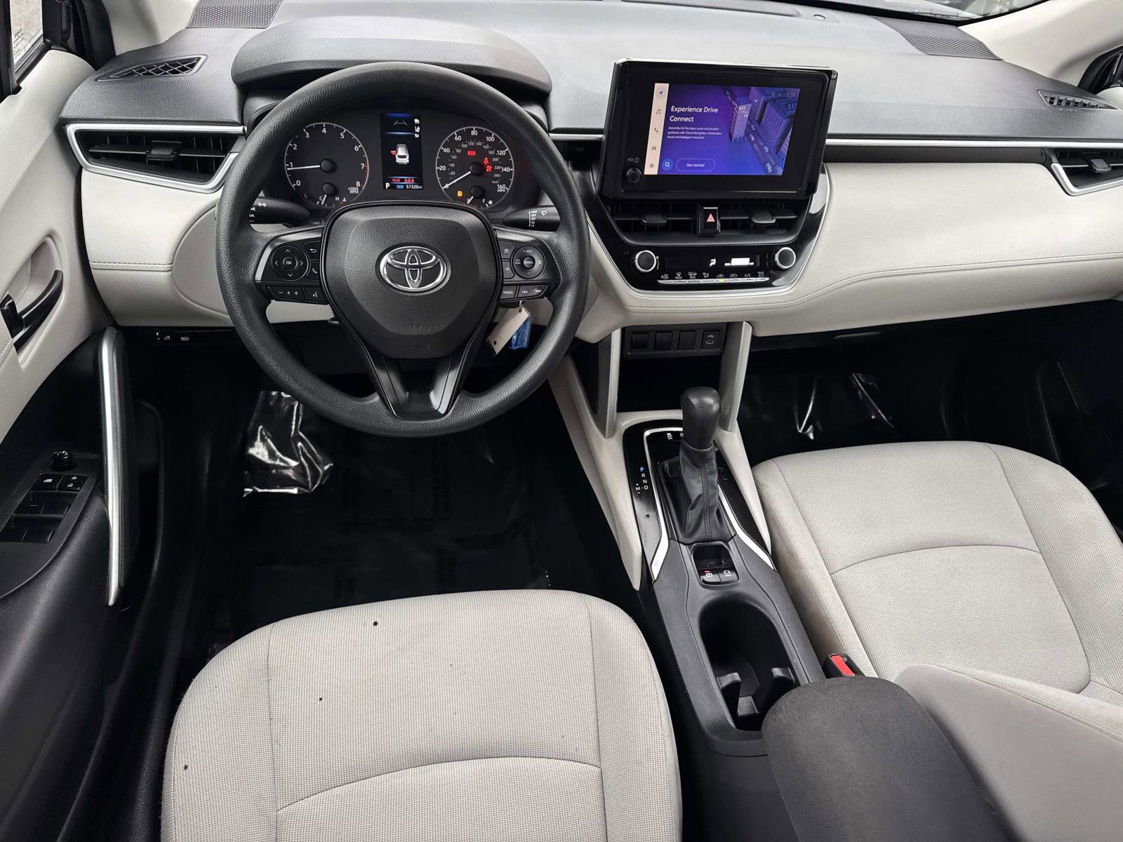 Used 2023 Toyota Corolla Cross L image 2