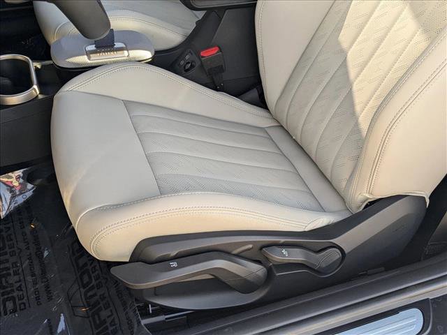 Used 2025 MINI Cooper 2-Door Hardtop image 4