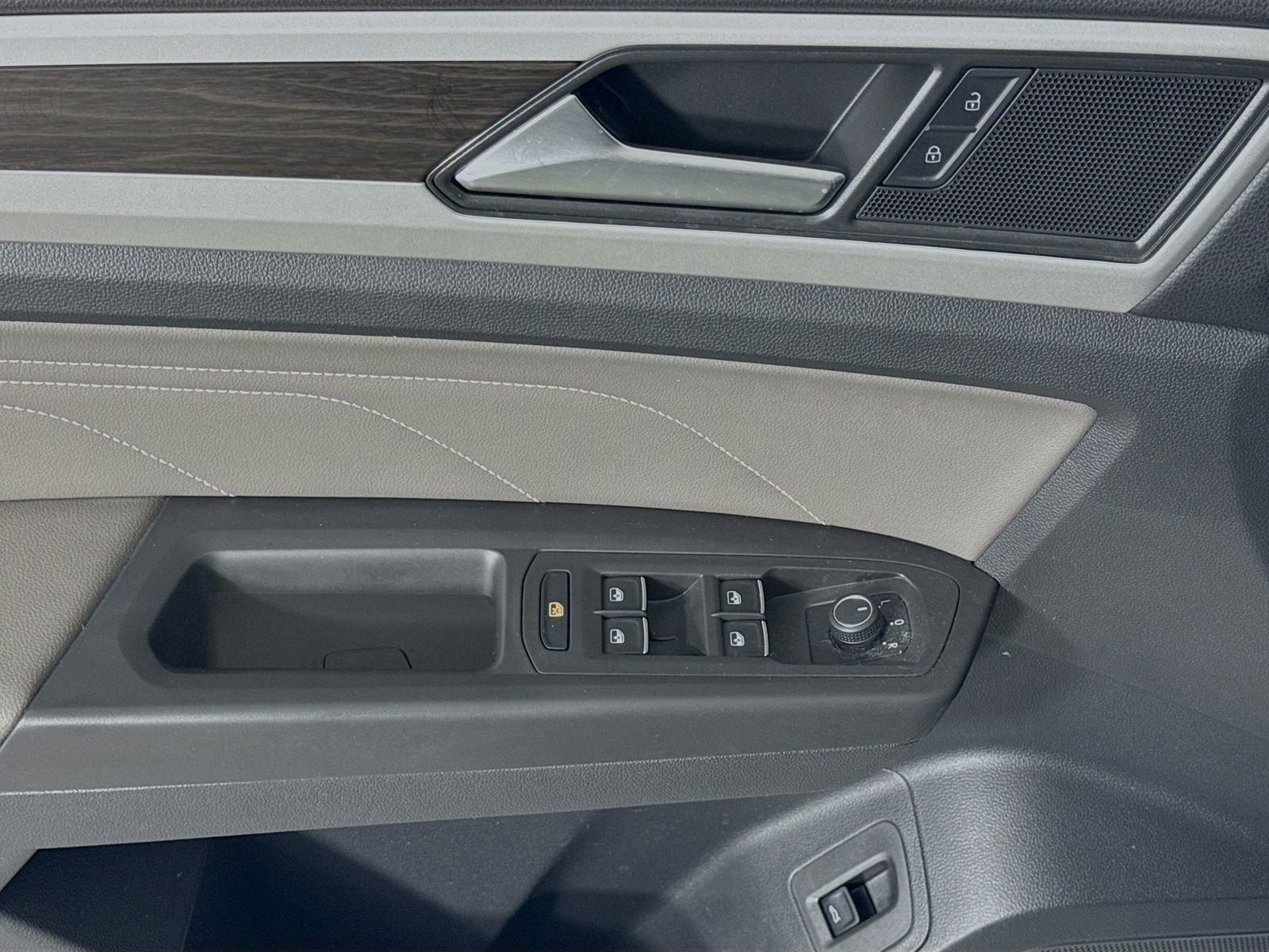 Certified 2023 Volkswagen Atlas SE w/ Panoramic Sunroof Package AWD/4WD image 11