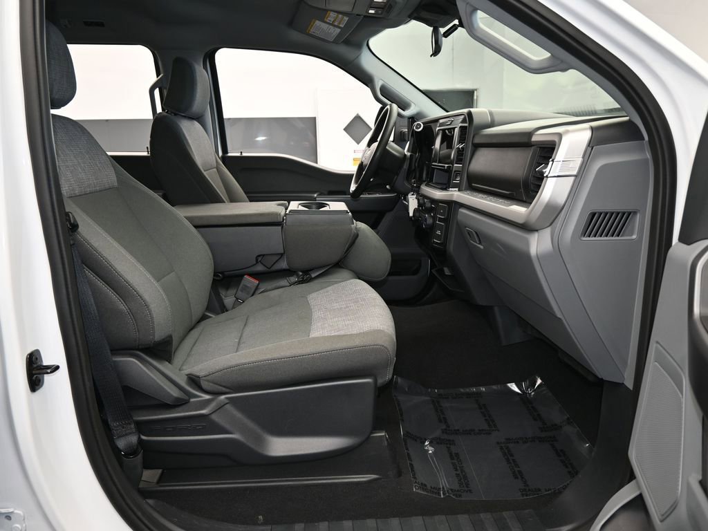 Used 2025 Ford F250 XLT image 48