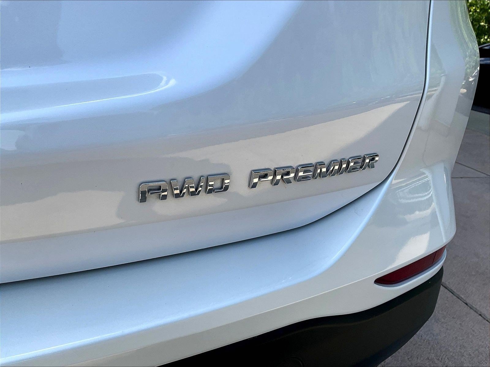Used 2024 Chevrolet Equinox Premier AWD/4WD image 24