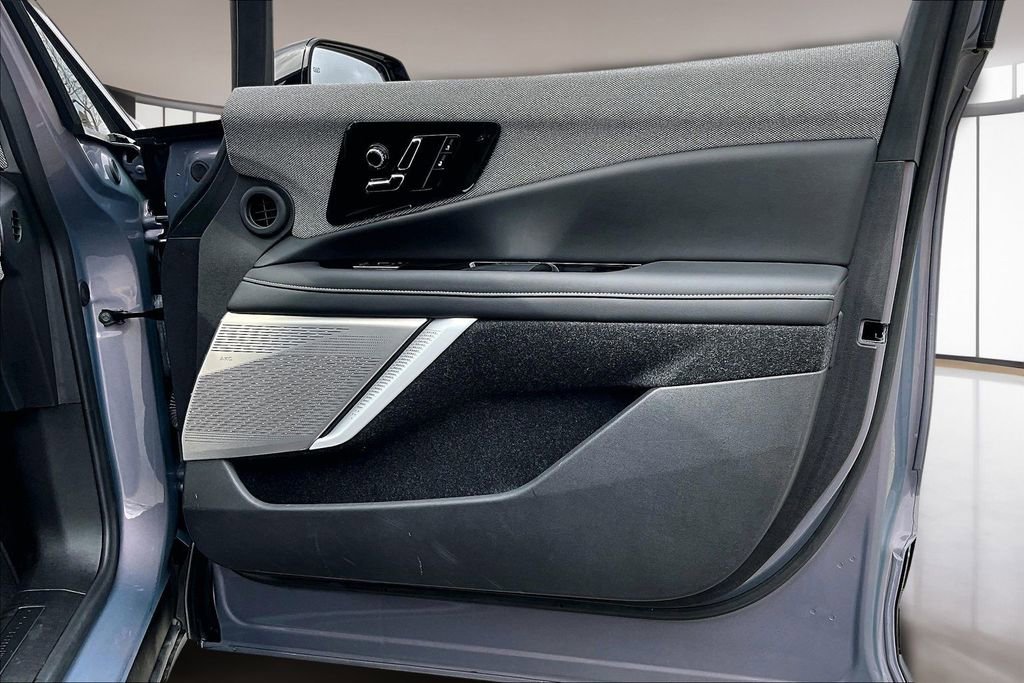 Used 2025 Cadillac Optiq Luxury 1 image 19