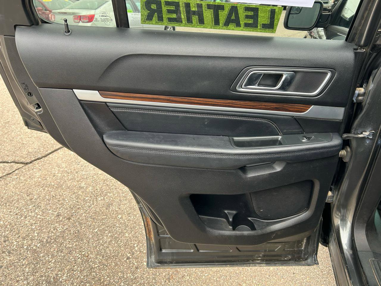 Used 2017 Ford Explorer Limited image 13