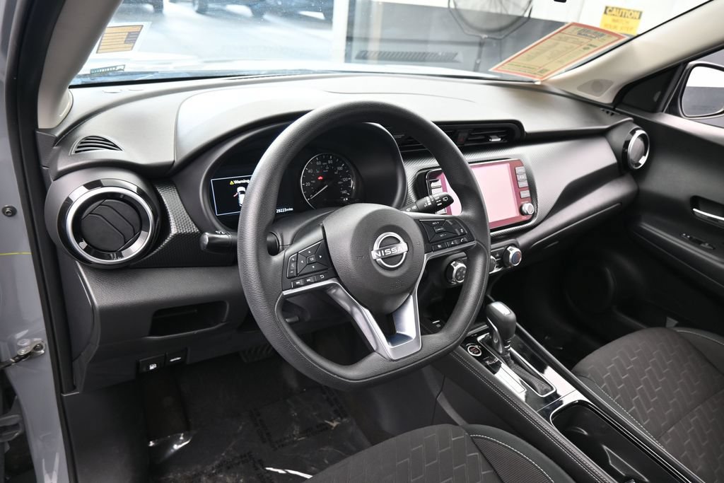 Used 2023 Nissan Kicks SV FWD image 11