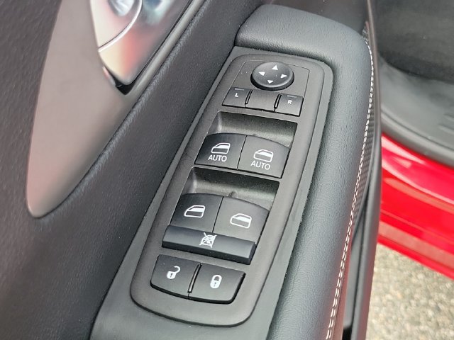 Used 2025 Chrysler Voyager LX FWD image 19