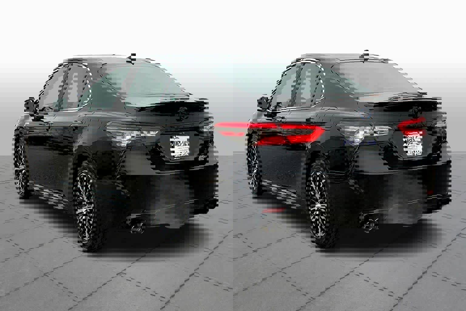 Used 2019 Toyota Camry SE image 11