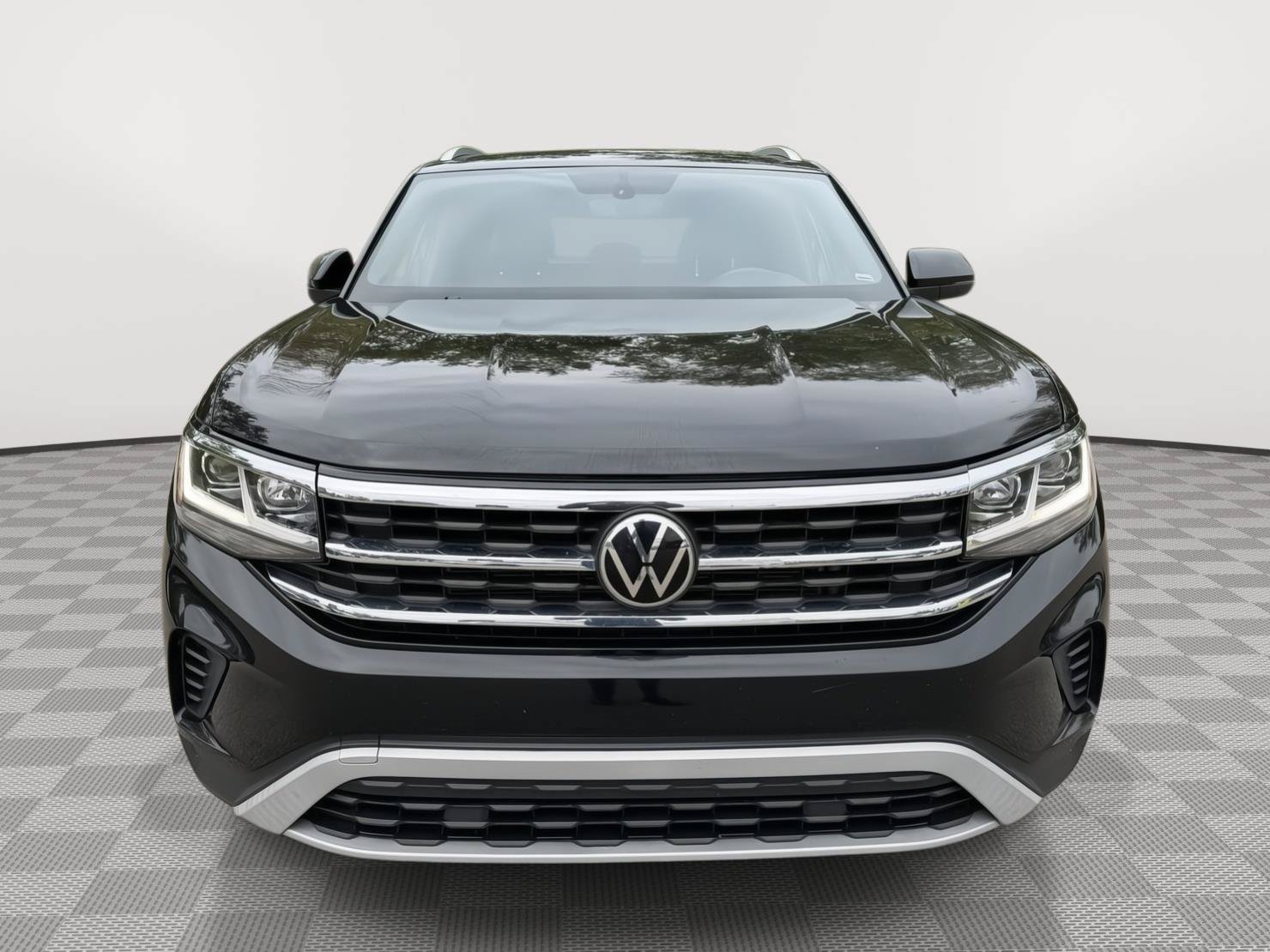 Used 2020 Volkswagen Atlas Cross Sport SE AWD/4WD image 2